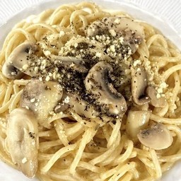 สปาเก็ตตี้ครีมซอสเห็ด