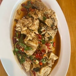 กับข้าว กะเพราหมูชิ้น (จานใหญ่)