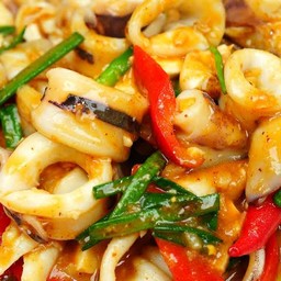 ปลาหมึกผัดไข่เค็ม