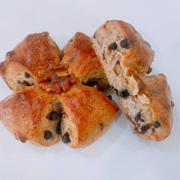 Walnut Bread With Chocolate Chips (ขนมปังวอลนัทกับช็อกโกแลตชิป)