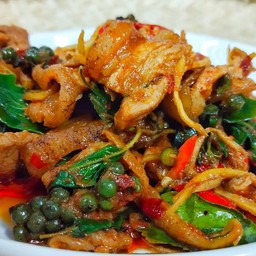 หมูป่าผัดเผ็ด