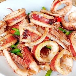 ปลาหมึกผัดพริกสด
