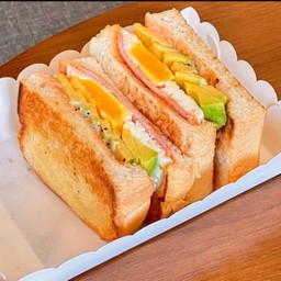 Ham, Egg and Avocado Parm Cheese Sandwich - แฮม ไข่และอะโวคาโด พาร์มชีส แซนด์วิช