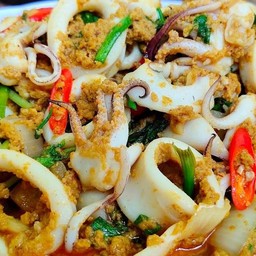 ปลาหมึกผัดผงกะหรี่