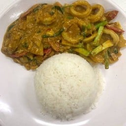 ข้าวผัดผงกะหรี่ทะเล