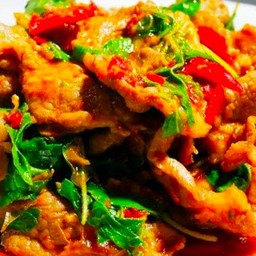 ผัดกระเพราหมูชิ้น