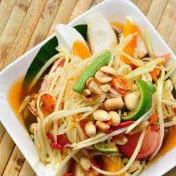 หมูกรอบและส้มตำ อีสานกกโพธิ