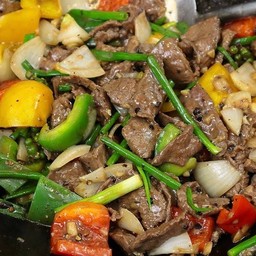 เนื้อผัดพริกไทยดำ