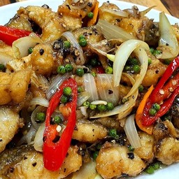 ปลากะพงผัดพริกไทยดำ