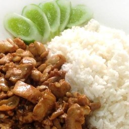 ไก่กระเทียมราดข้าว