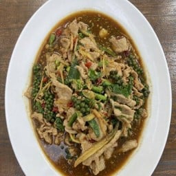 กับข้าวผัดฉ่าหมูชิ้น (จานใหญ่)
