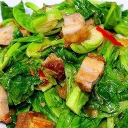 ผัดแขนงหมูกรอบ