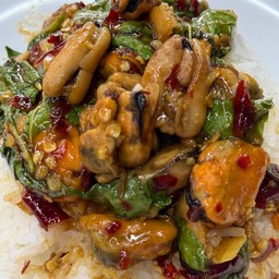 ข้าวกะเพราหอยแมลงภู่