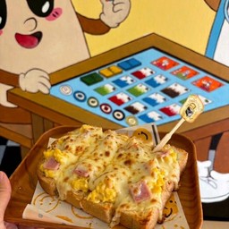 ขนมปังหน้าไข่คนแฮมอบชีส