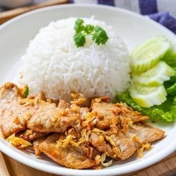 หมูกระเทียมราดข้าว