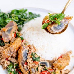ข้าวกะเพราไข่เยี่ยวม้า