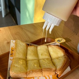 ขนมปังหน้าเนยนม