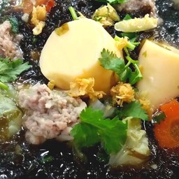 แกงจืดเต้าหู้หมูสับสาหร่าย