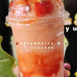 อะโวคาโดสตอรี่เบอรี่นมสดสมูทตี้