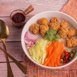 ข้าวยำไก่ทอด