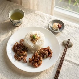 ข้าวหน้า ปูนิ่มทอดกระเทียม กรอบนอกนุ่มใน (ปู2ตัว)