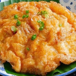 ไข่เจียวทอดน้ำปลา 1 ฟอง หอมไข่ หอมน้ำปลา ถ้าไม่ให้ใส่น้ำปลาบอกได้