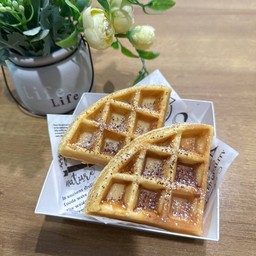 อเมริกันวาฟเฟิล 2ชิ้น (โรยไอซิ่ง และผงโกโก้)