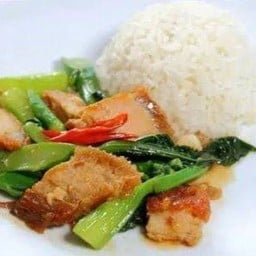 ข้าวคะน้าหมูกรอบ