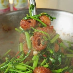 ผัดผักบุ้งแคปหมู