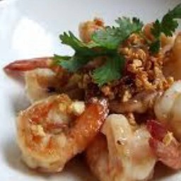 ข้าวราดกุ้งทอดกระเทียม