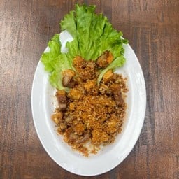 กับข้าว หมูกรอบทอดกระเทียม (จานใหญ่)
