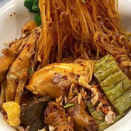 ก๋วยเตี๋ยวไก่ คลุกซอสเผ็ด