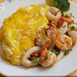 ข้าวไข่ข้นหน้าทะเลคั่วพริกเกลือ