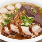 ข้าวเปียกเส้นหมูกรอบ