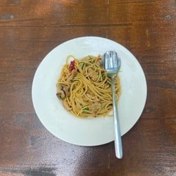 สปาเกตตี้กะเพราหมูชิ้น