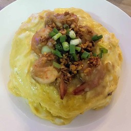 ข้าวไข่ข้นหน้ากุ้งกระเทียม