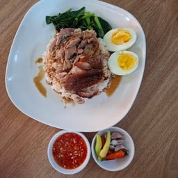 ร้านผลัดถิ่น ข้าวขาหมู&ข้าวมันไก่ สาขา1บ่อวิน