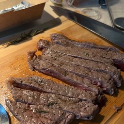 SEAR BEEF - เนื้อสเต็กพรีเมียม ลาดปลาเค้า