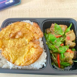 ผัดพริกแกงเขียวหวานราดข้าว