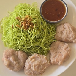 หมี่หยก หมูเด้ง น้ำจิ้มสุกี้ (หมูเด้งเนื้อล้วนไม่ผสมเเป้ง ผลิตเอง)