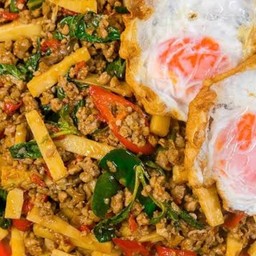 ข้าวกระเพราหมูสับหน่อไม้+ไข่ดาว