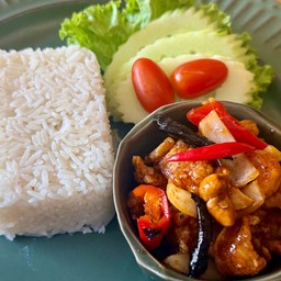 ข้าวไก่ผัดเม็ดมะม่วงหิมพานต์