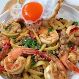 ข้าวกระเพรากุ้งหมูสับหน่อไม้+ ไข่ดาว