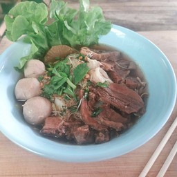 ก๋วยเตี๋ยวเนื้อตุ๋น "ลิ้มรส เตี๋ยวเนื้อตุ๋น" ต้นเปาพลาซ่า