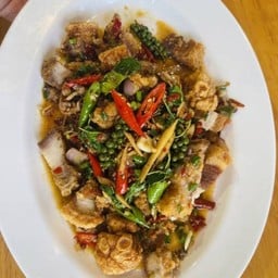 กับข้าวผัดฉ่าหมูกรอบ (จานใหญ่)
