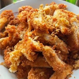 กระเพราไก่+ไก่ทอดต้นตำหรับ