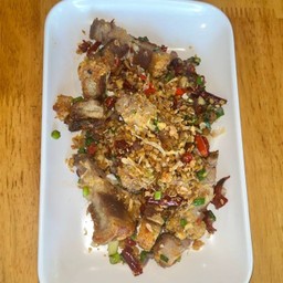 กับข้าว คั่วพริกเกลือหมูกรอบ