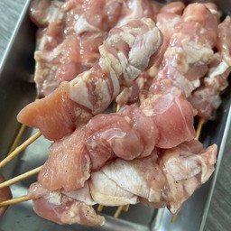 ไก่ย่างพริกไทยดำติดหนัง