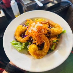 สลัดกุ้งทอด Fried Shrimp Salad