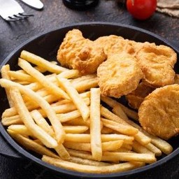 เฟรนช์ฟรายส์และนักเก็ตไก่